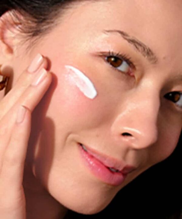 Neutrogena Clear Face Serum Sunscreen with Green Tea SPF60+ (50 ml)